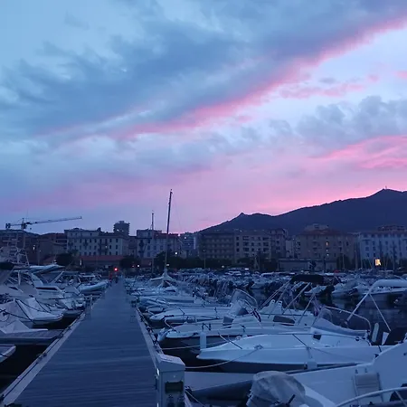 Pomme D'amour Bådhotel Ajaccio (Corsica)