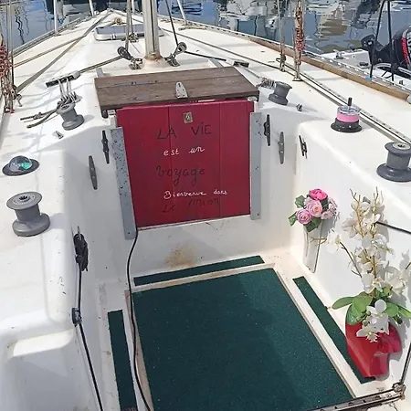 Pomme D'amour Bateau-hôtel *